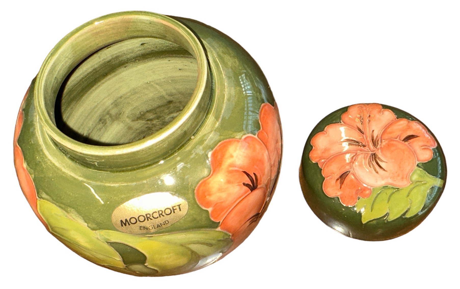 Moorcroft – A Moorcroft Hibiscus pattern ginger jar, WM painted initials and Made in England - Image 3 of 4