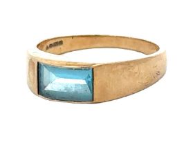 A topaz 9ct gold ring, size P. Weight 3.74g. Please see the buyer's terms and conditions for