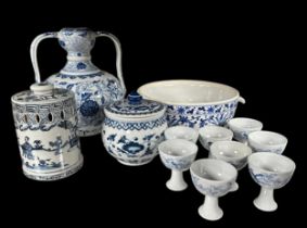 Chinese / Oriental blue and white ceramic wares to include; large tureen dish (diameter 25cm),