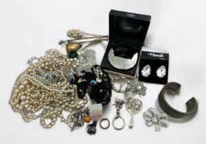 A silver cuff bangle (67g) and costume jewellery items / other items including a 925 magnifying