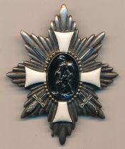 Germany, Field Honour Badge (Deutsches-Feld-Ehrenzeichen) constructed of white metal with gilt and