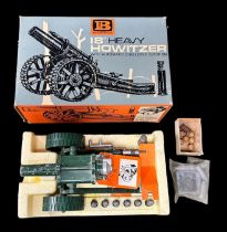 Britains 1960s onwards 18 inch Howitzer mounted on wheels gloss green No. 9740, generally good