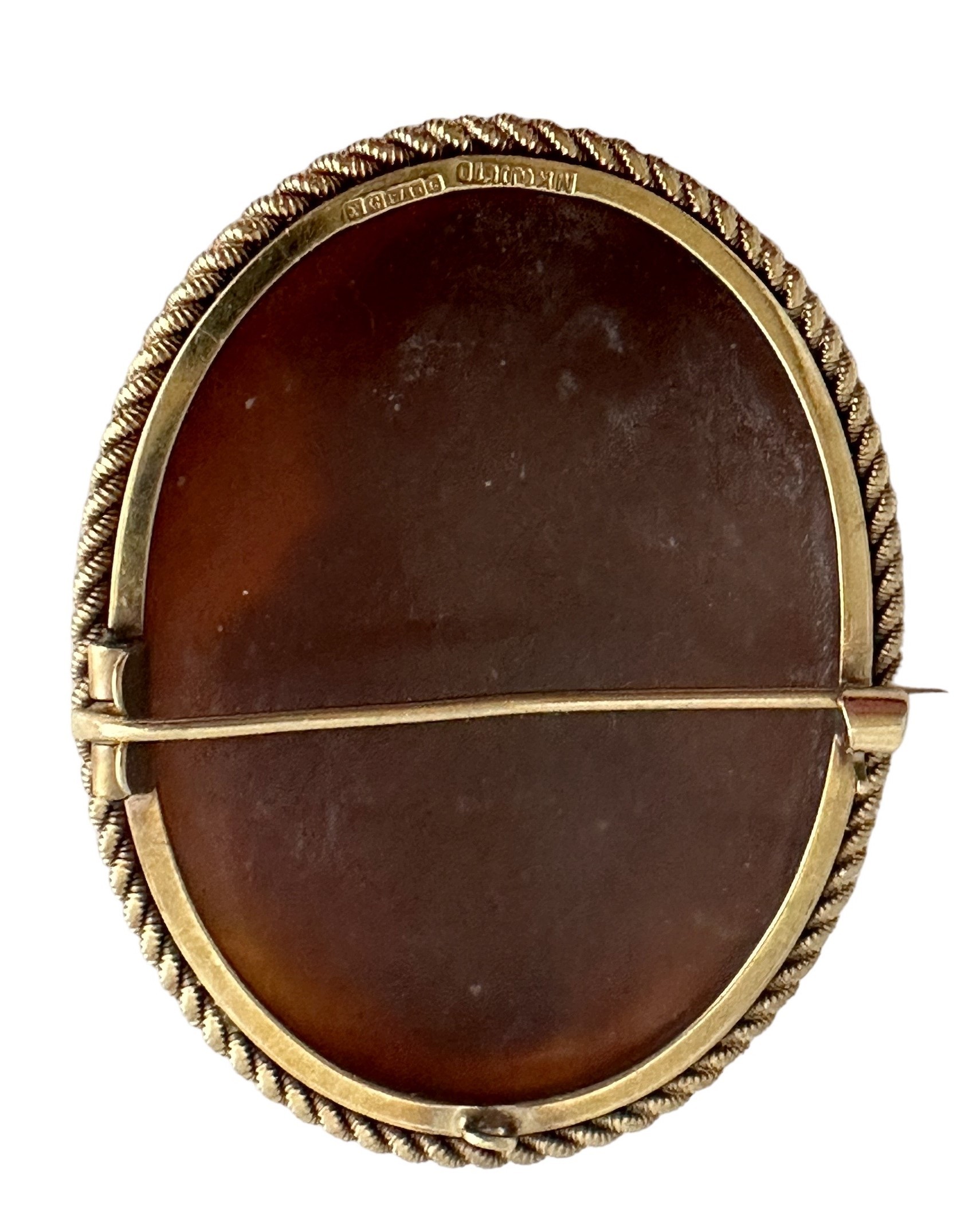 A shell cameo brooch depicting a lady in profile with 9ct rope twist surround. Marks on reverse - Image 2 of 2