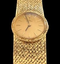 Omega - A ladies Omega 18ct gold watch with hallmarked 18ct gold bracelet. Gold toned dial with