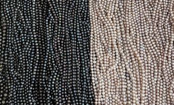 A large quantity of cultured pearl strands for jewellery making. Pearl sizes and shapes vary. Colour