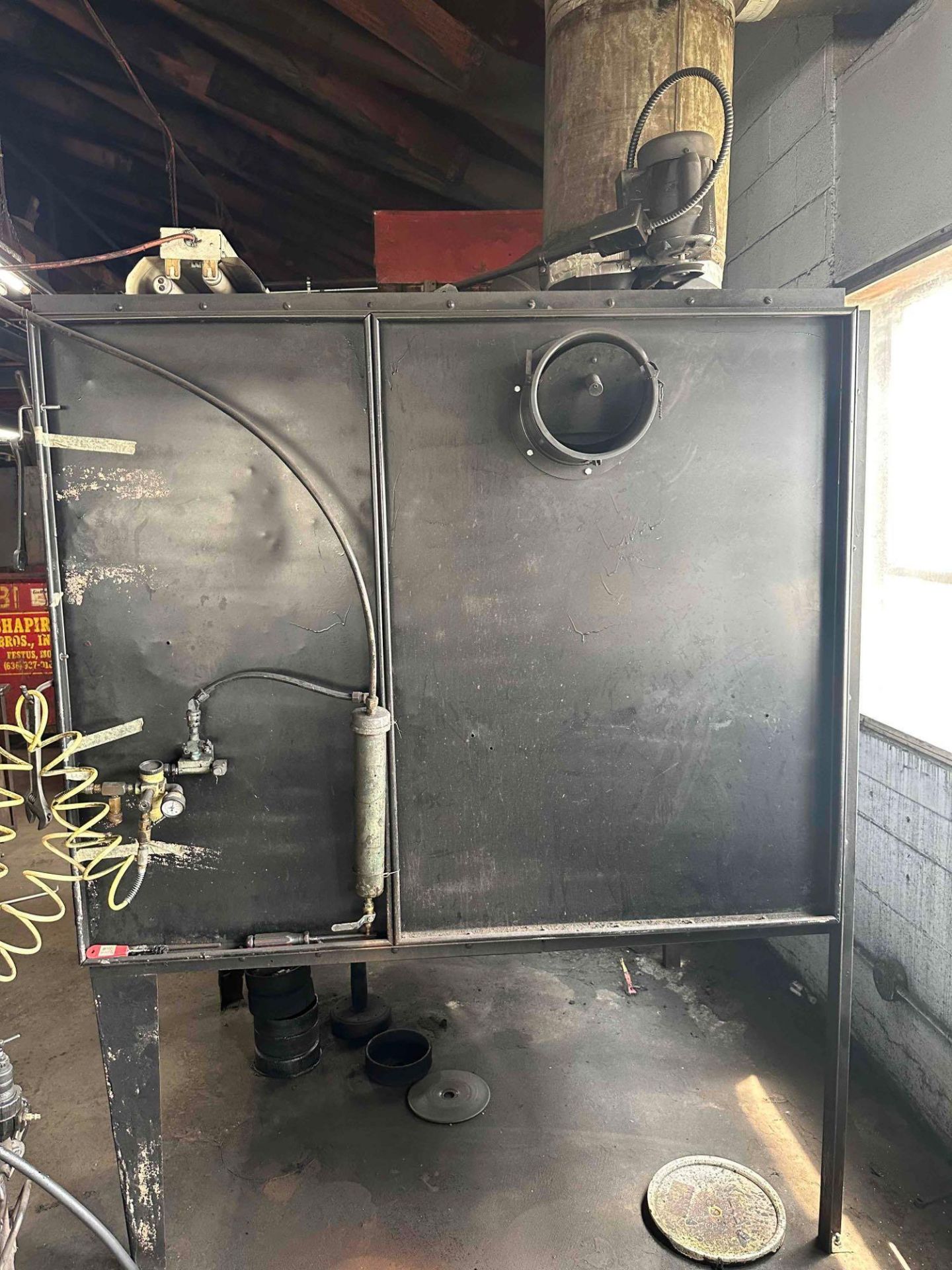 Paint Booth w/ Exhaust Fan - Bild 4 aus 4