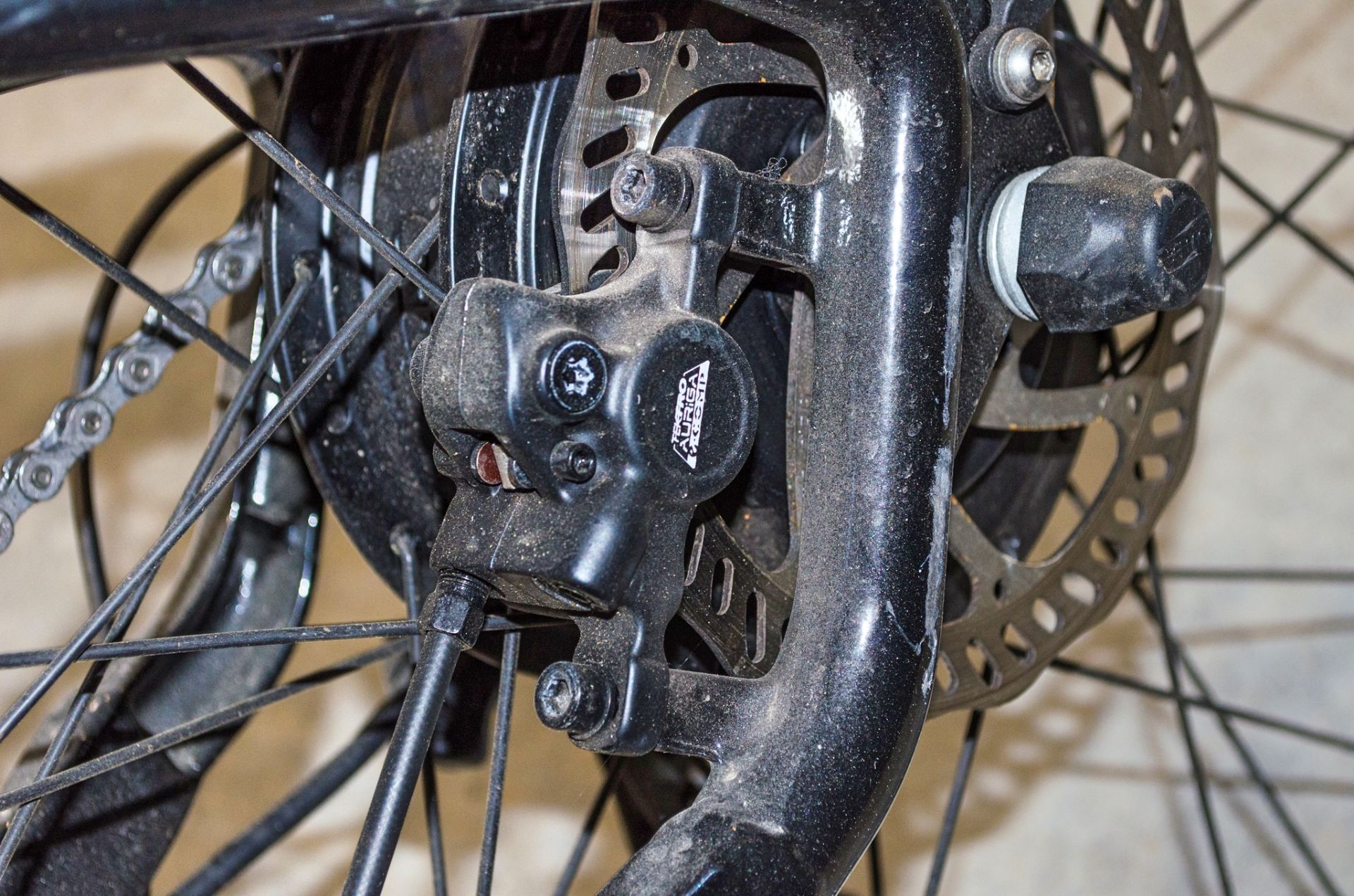 Volt Burlington e-bike Recorded Mileage: 35 c/w charger, fob, spoke lock key - Image 10 of 13