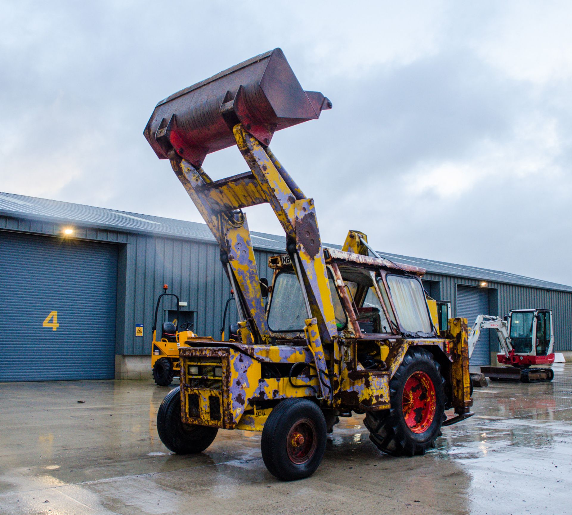 JCB 3C backhoe loader Year: 1975 S/N: 27295 Reg: NBT 829P Recorded Hours: 3855 - Image 16 of 21