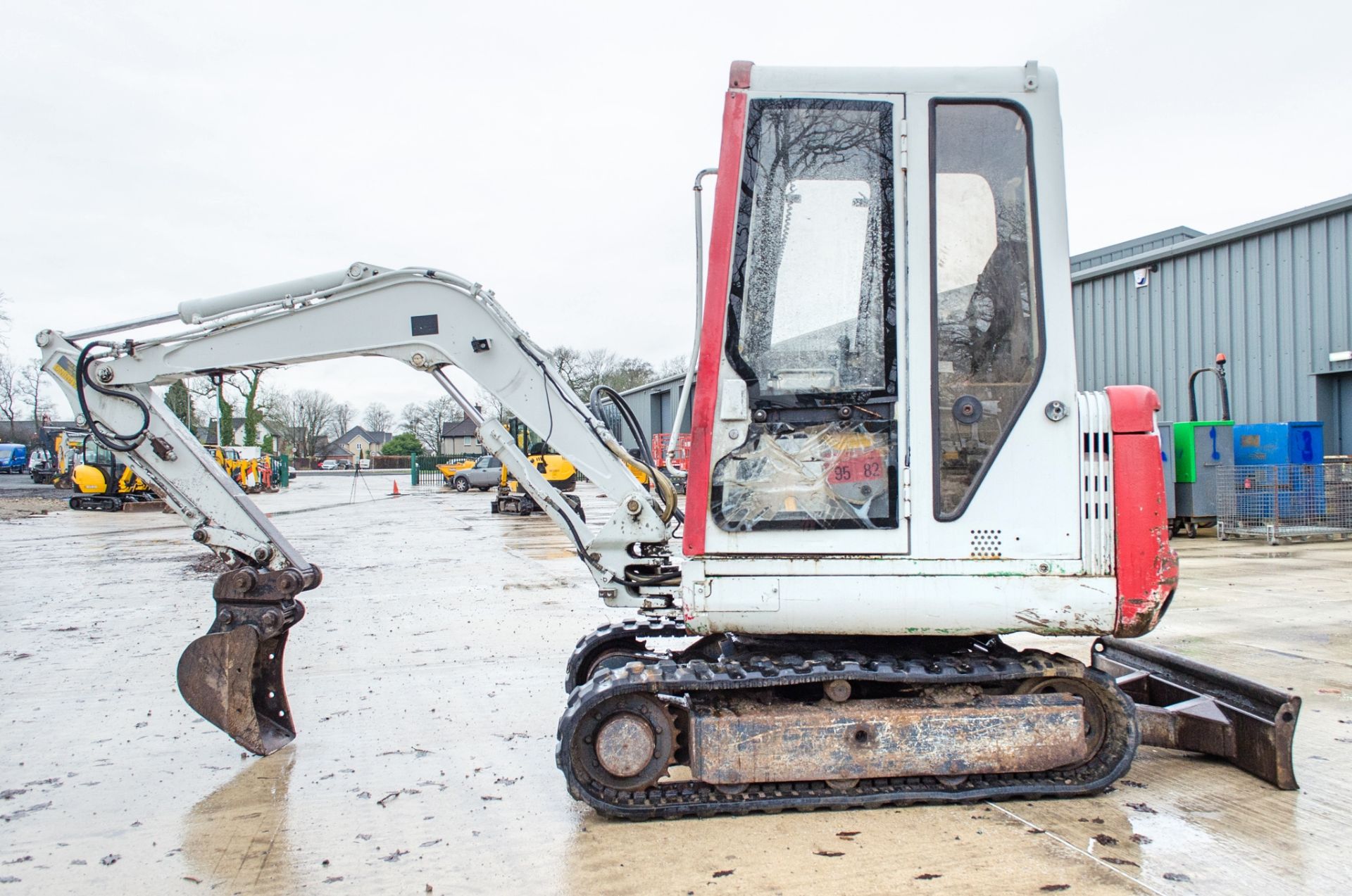 Takeuchi TB025 2.5 tonne rubber tracked mini excavator S/N: 1257305 Recorded Hours: 5849 blade, - Image 8 of 20