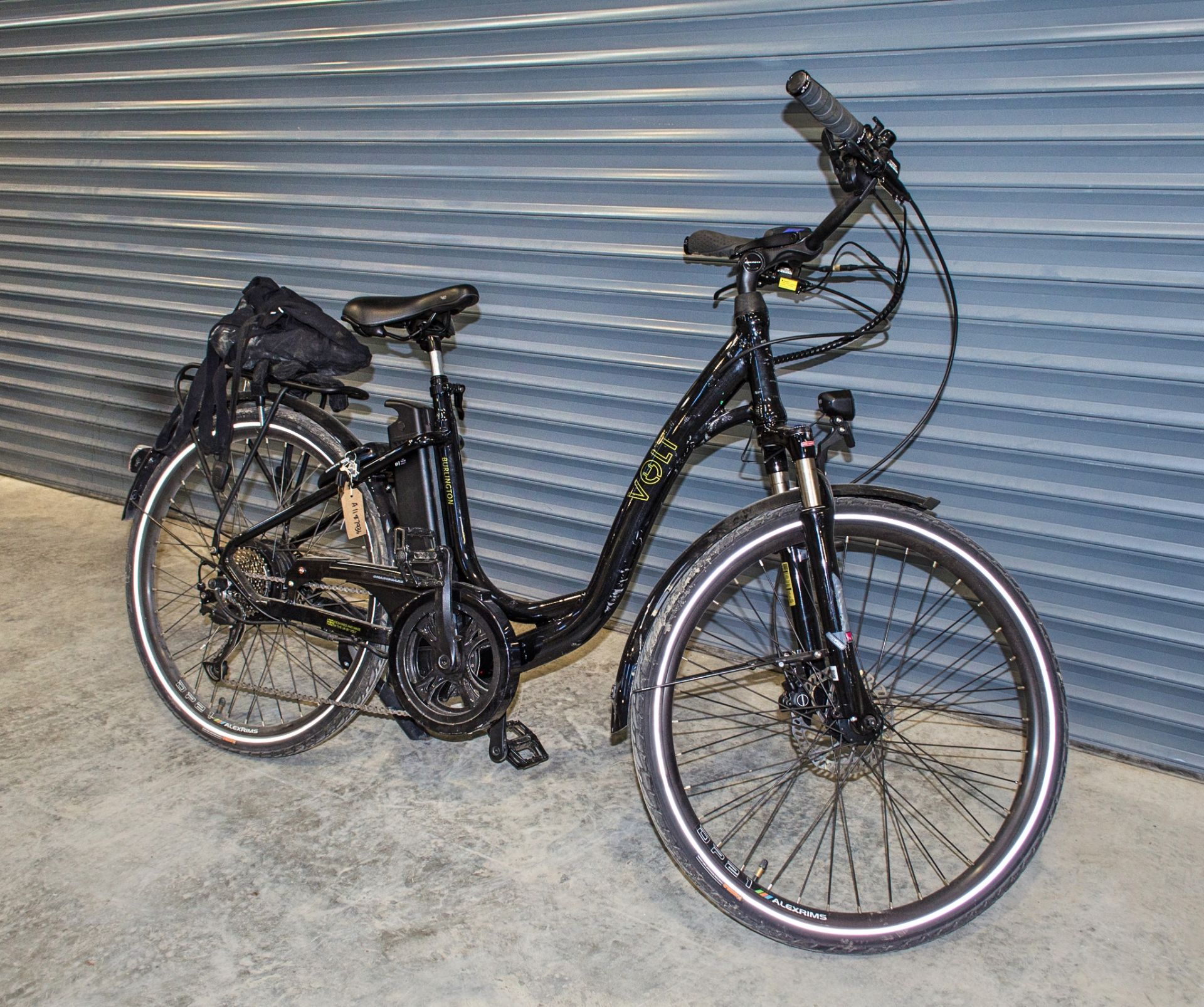 Volt Burlington e-bike Recorded Mileage: 46 c/w charger, fob, spoke lock key - Image 4 of 12