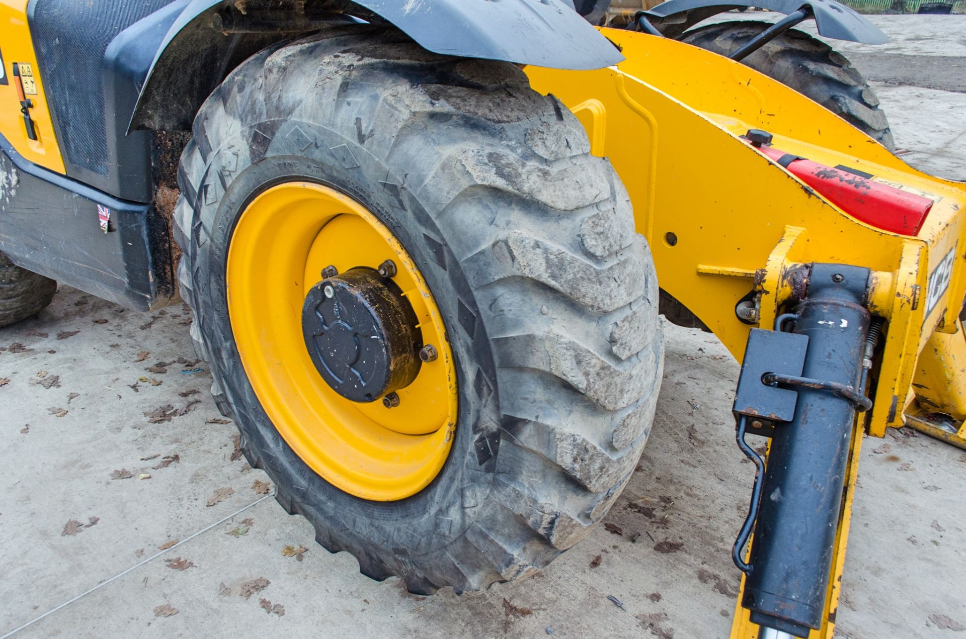 JCB 540-140 14 metre Hi-Viz telescopic handler Year: 2018 S/N: 2730059 Recorded Hours: 2613 E329275 - Image 16 of 23