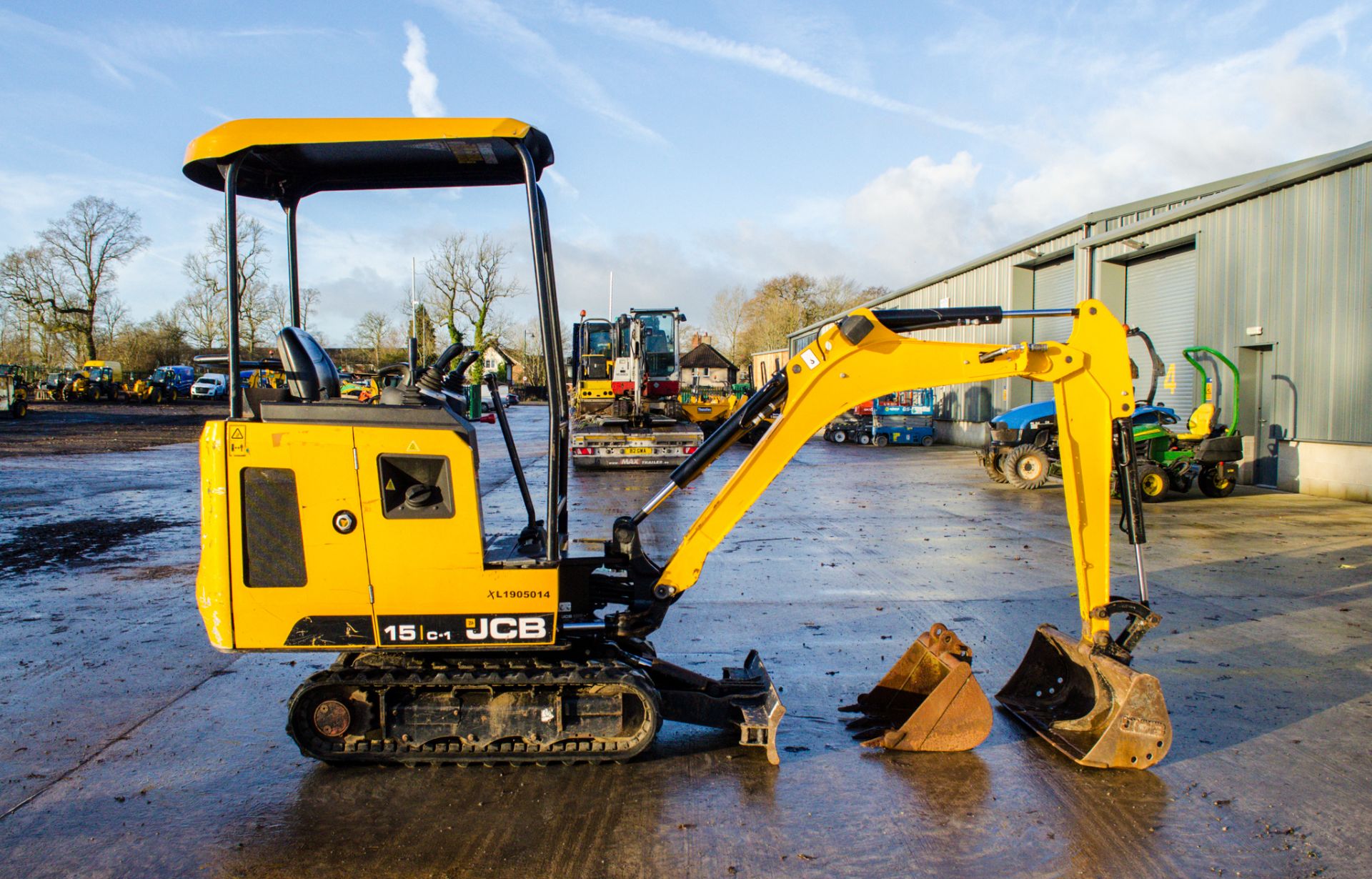 JCB 15C-2 1.5 tonne rubber tracked mini excavator Year: 2019 S/N: 2710250 Recorded Hours: 901 piped, - Image 8 of 22
