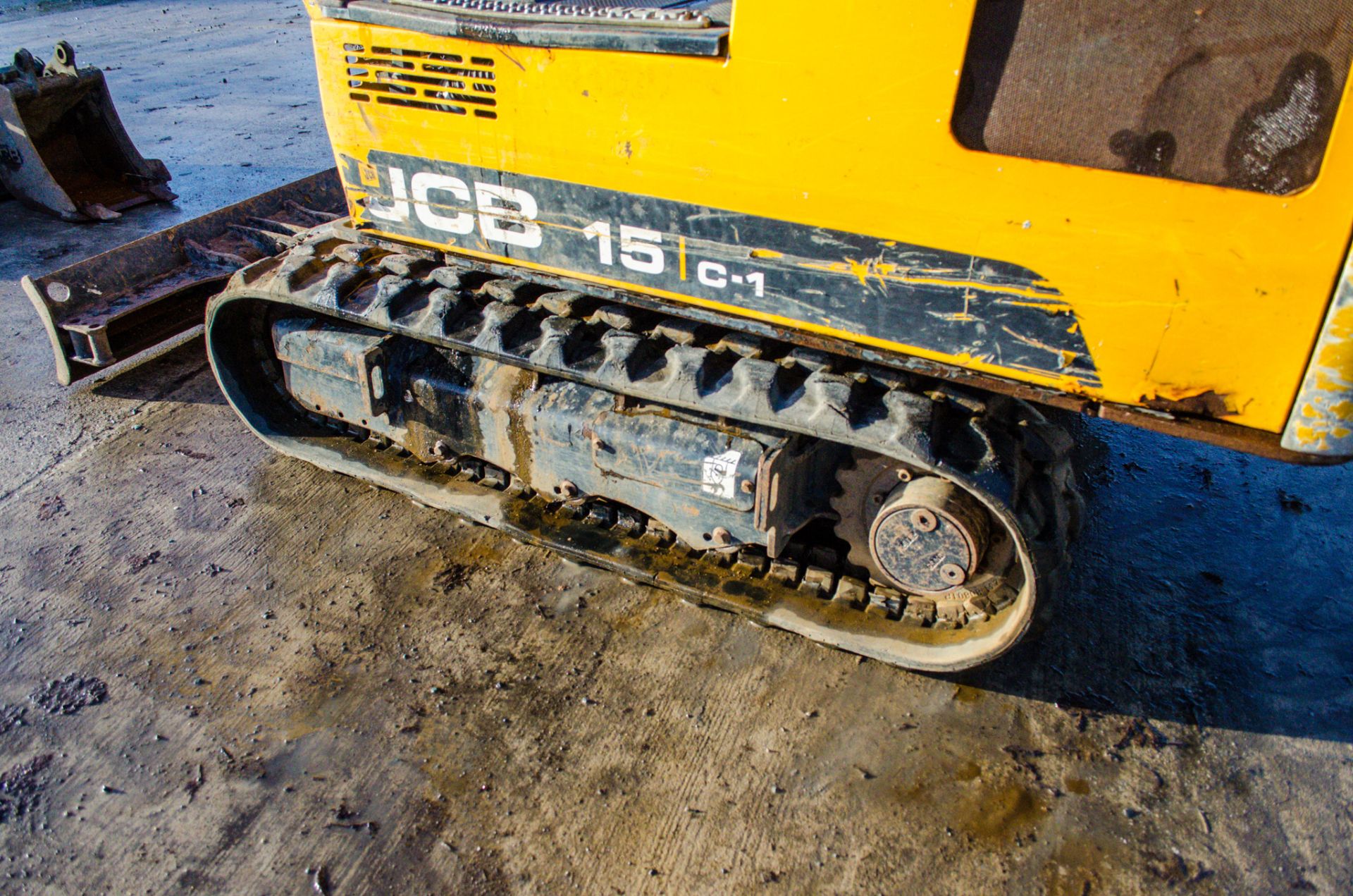 JCB 15C-2 1.5 tonne rubber tracked mini excavator Year: 2018 S/N: 2710038 Recorded Hours: 1221 - Image 10 of 22