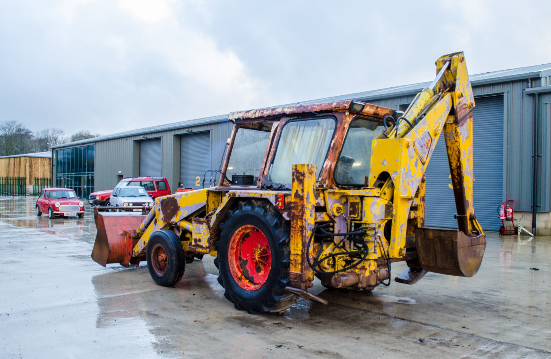 JCB 3C backhoe loader Year: 1975 S/N: 27295 Reg: NBT 829P Recorded Hours: 3855 - Image 4 of 21