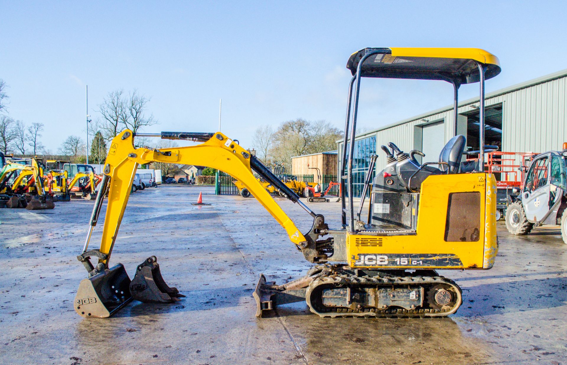 JCB 15C-2 1.5 tonne rubber tracked mini excavator Year: 2018 S/N: 2710038 Recorded Hours: 1221 - Image 7 of 22