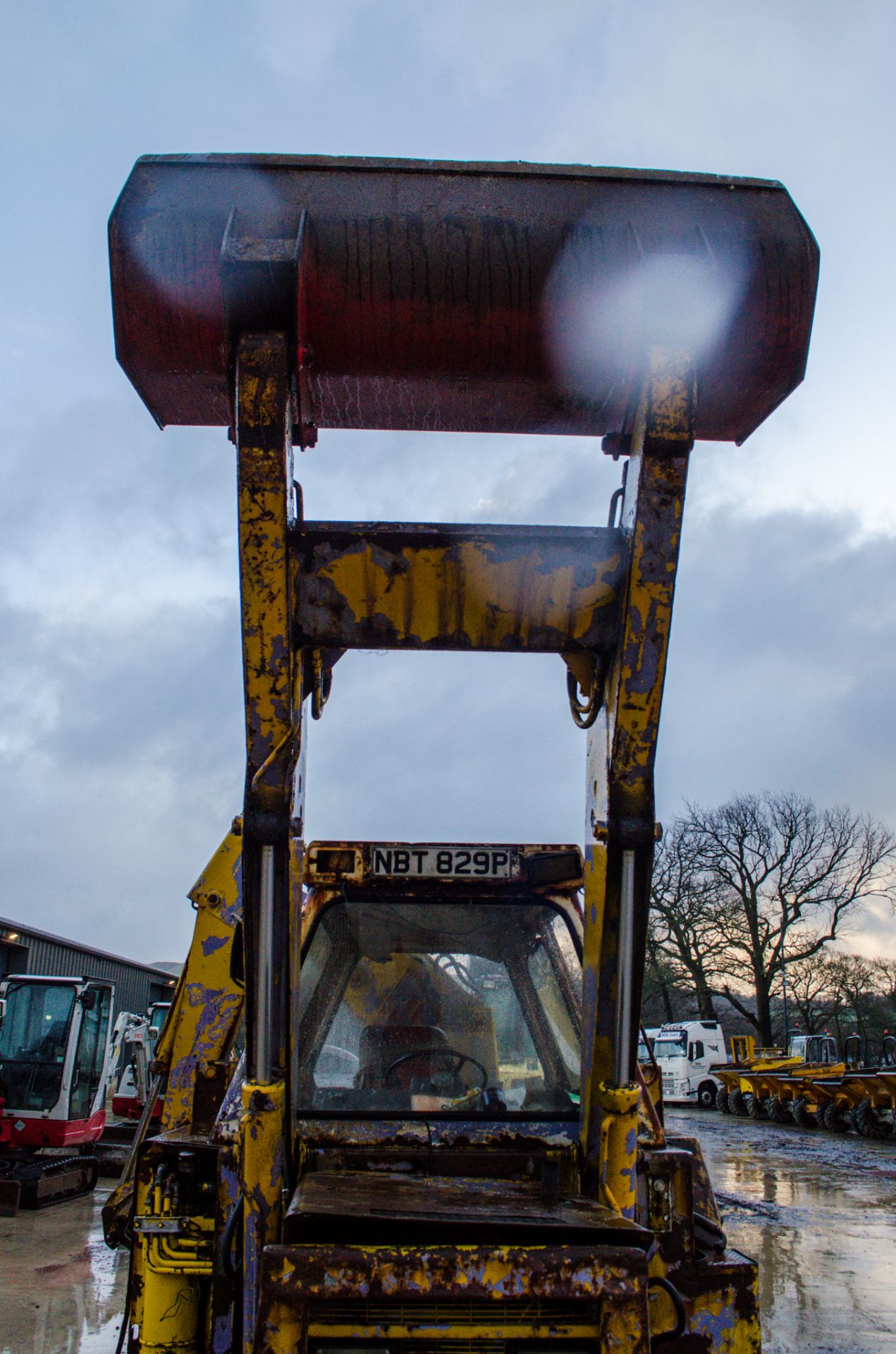 JCB 3C backhoe loader Year: 1975 S/N: 27295 Reg: NBT 829P Recorded Hours: 3855 - Image 18 of 21