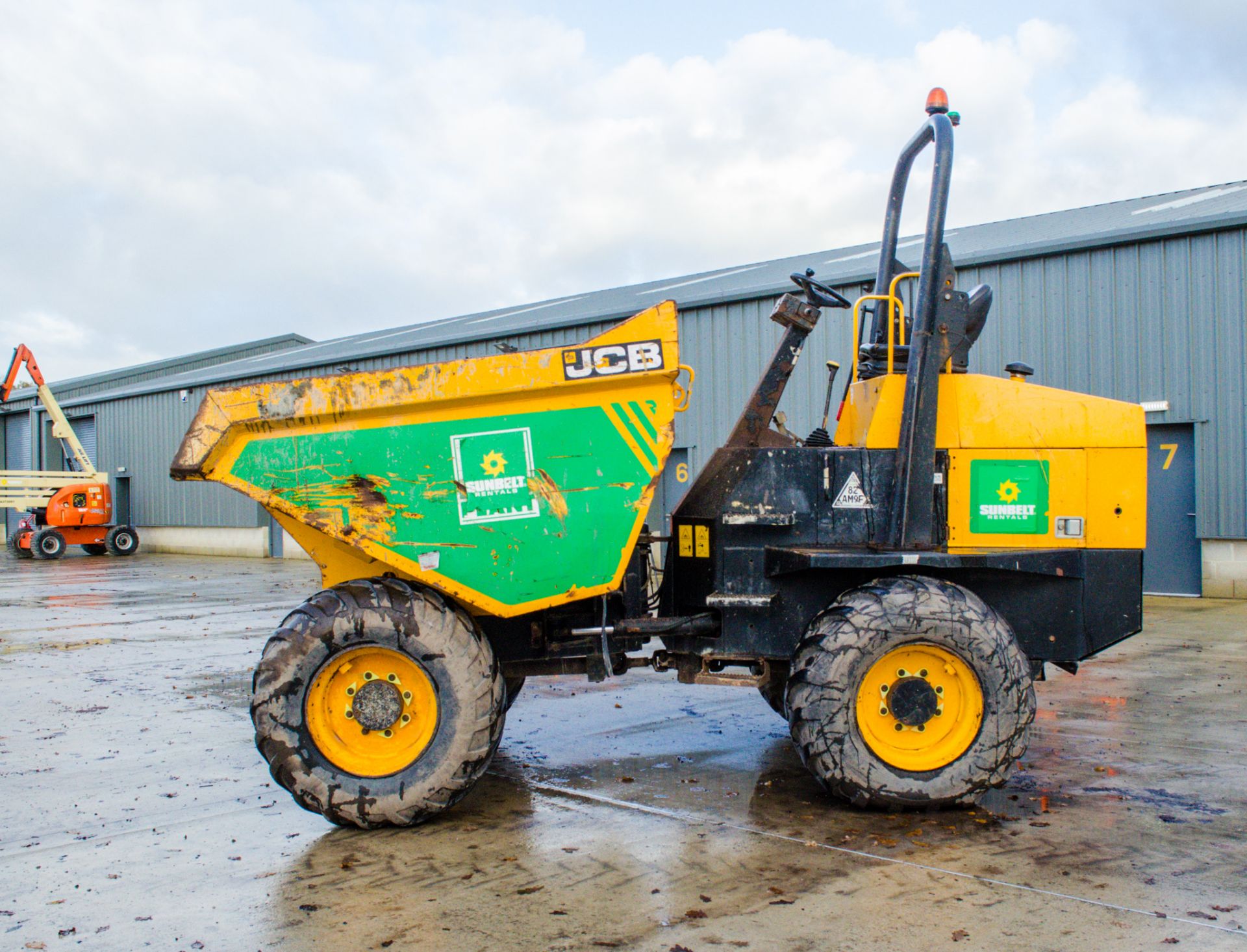 JCB 9T 9 tonne straight skip dumper Year: 2015 S/N: FRM8237  Recorded Hours: 2582 A681019 - Image 8 of 20