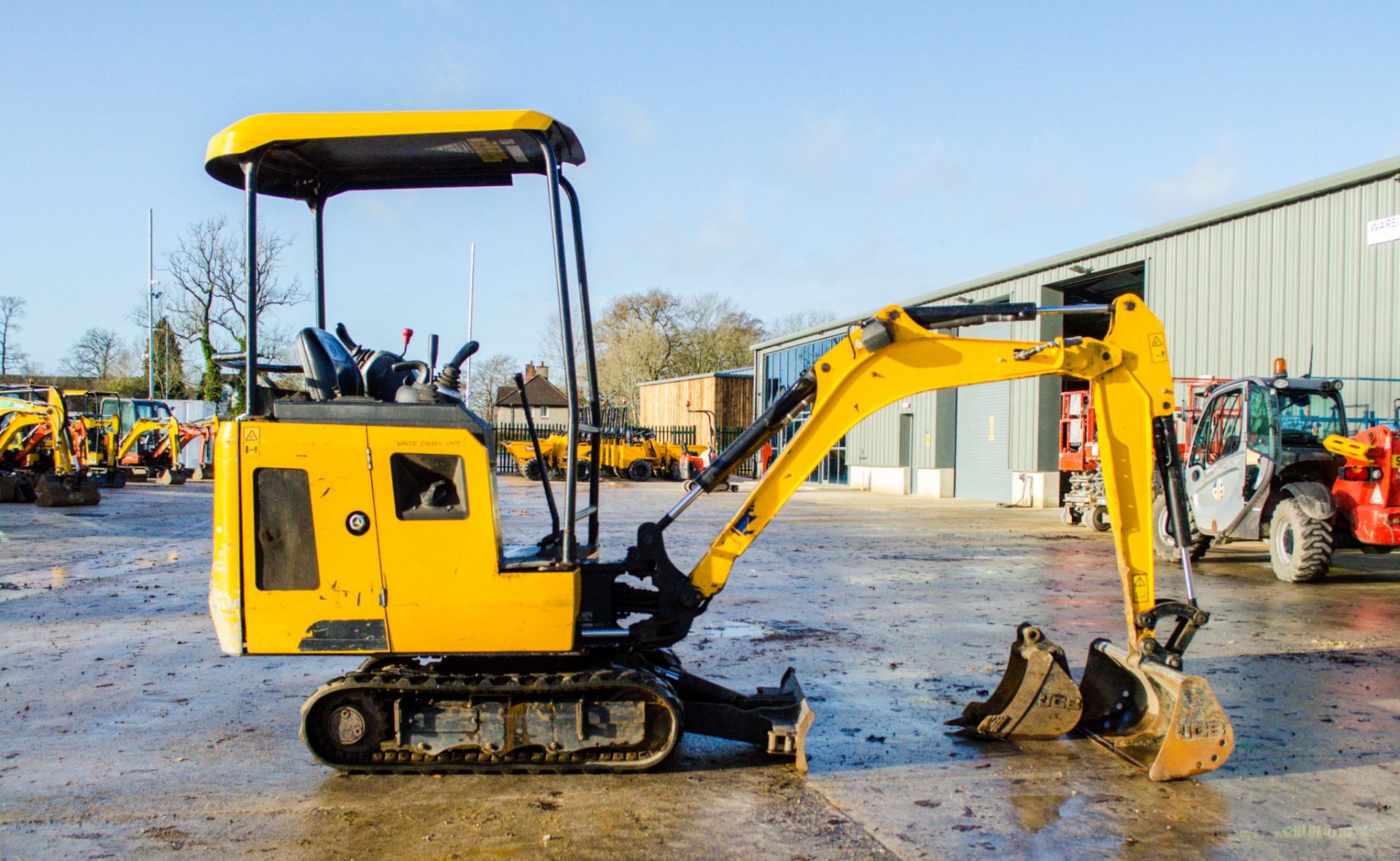 JCB 15C-2 1.5 tonne rubber tracked mini excavator Year: 2018 S/N: 2710038 Recorded Hours: 1221 - Image 8 of 22