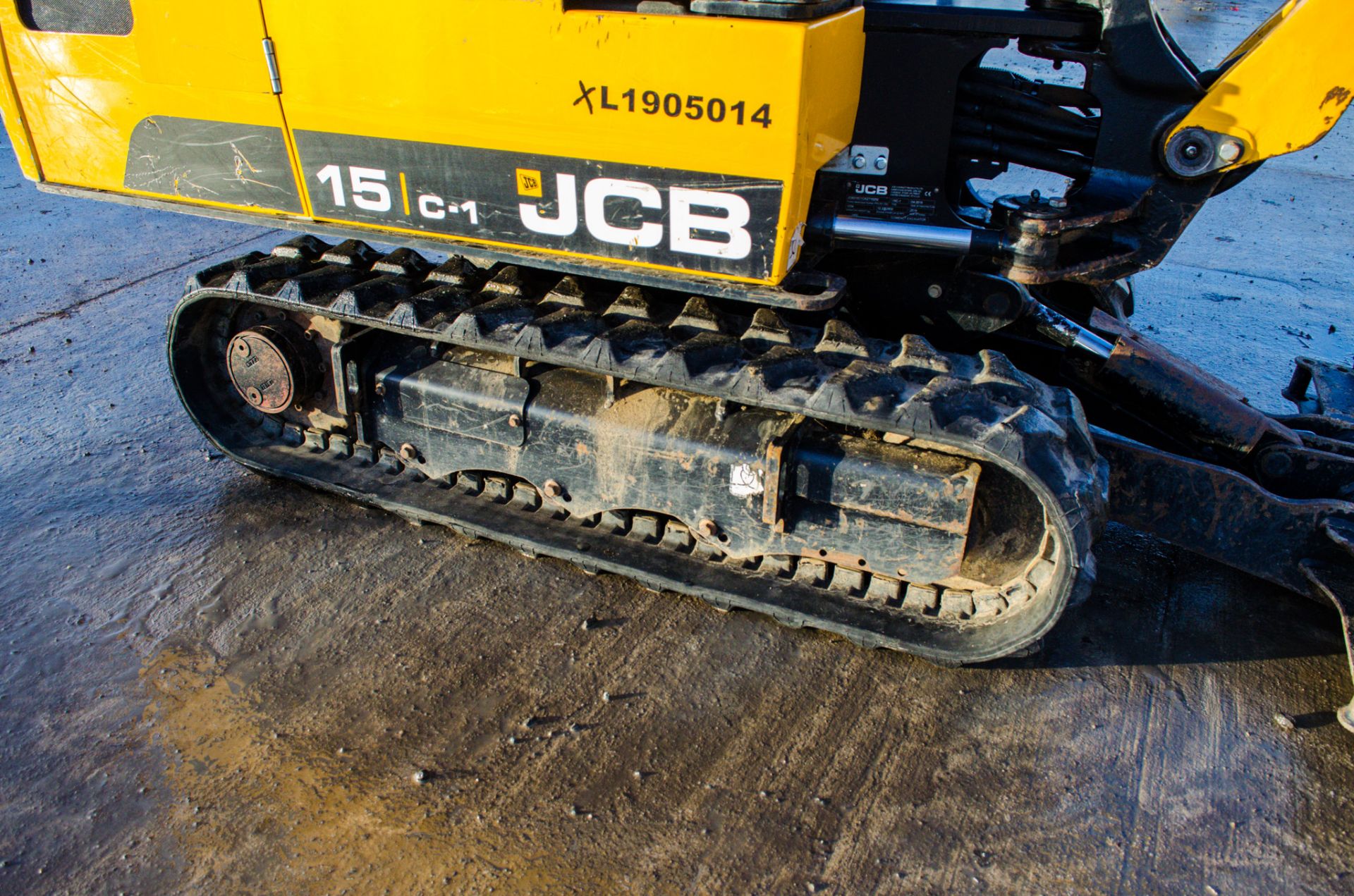 JCB 15C-2 1.5 tonne rubber tracked mini excavator Year: 2019 S/N: 2710250 Recorded Hours: 901 piped, - Image 10 of 22