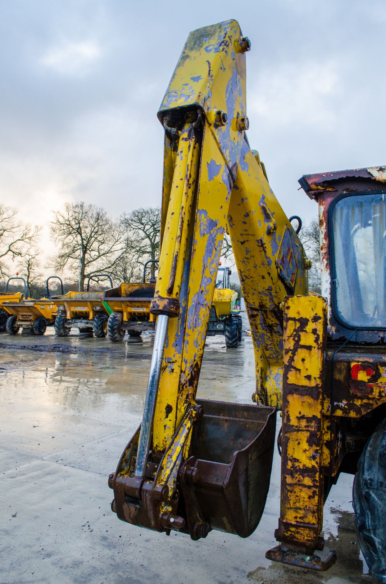 JCB 3C backhoe loader Year: 1975 S/N: 27295 Reg: NBT 829P Recorded Hours: 3855 - Image 13 of 21