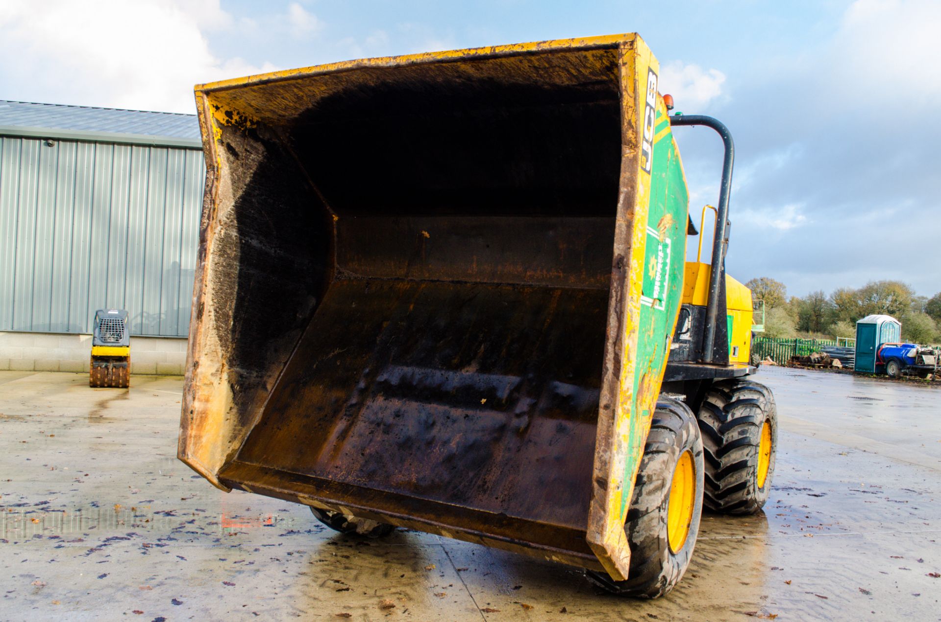 JCB 9T 9 tonne straight skip dumper Year: 2015 S/N: FRM8237  Recorded Hours: 2582 A681019 - Image 14 of 20