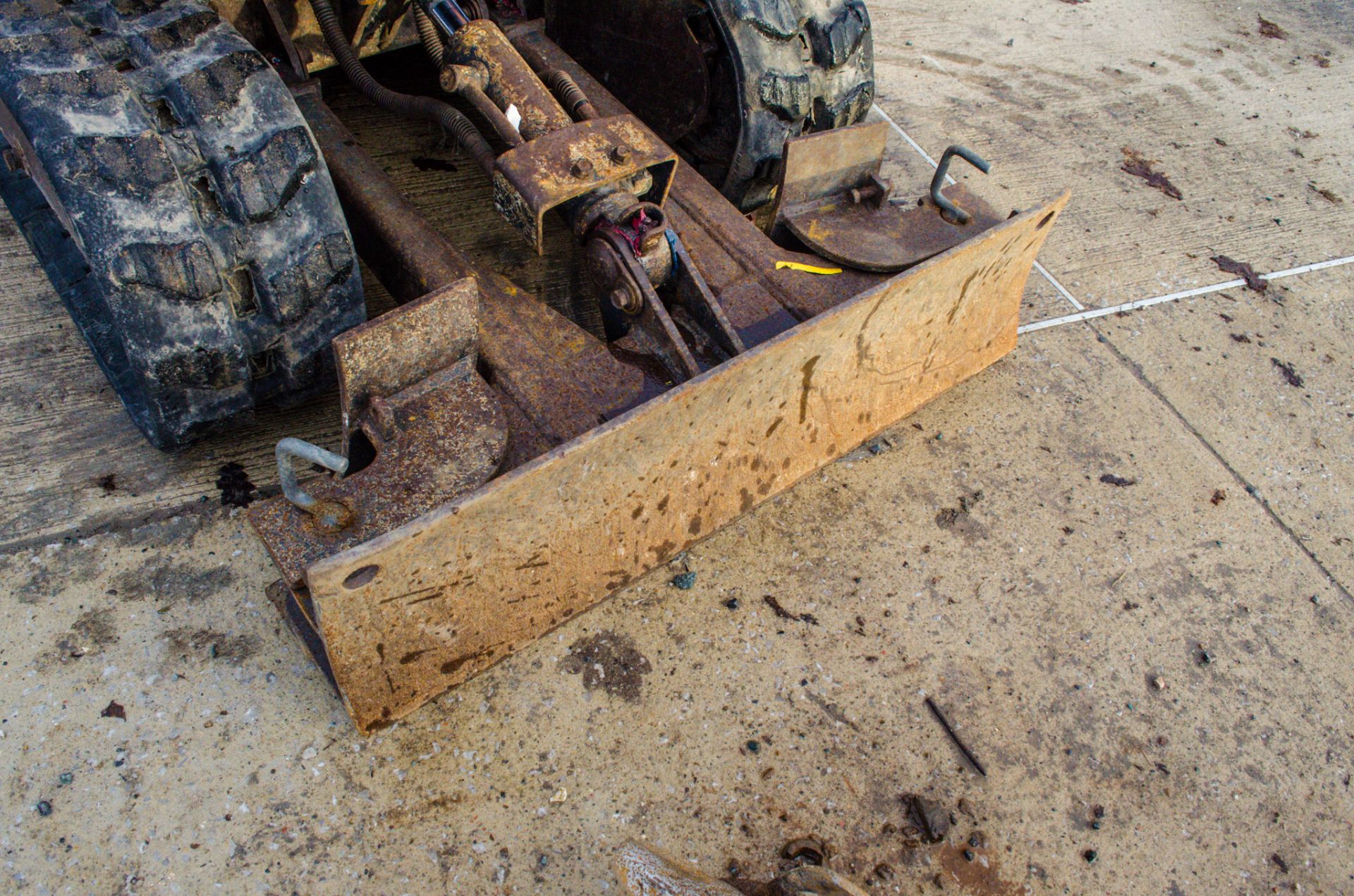 Kubota U10-3 1 tonne rubber tracked micro excavator Year: 2014 S/N: 23167 Recorded Hours: 3249 - Image 15 of 22