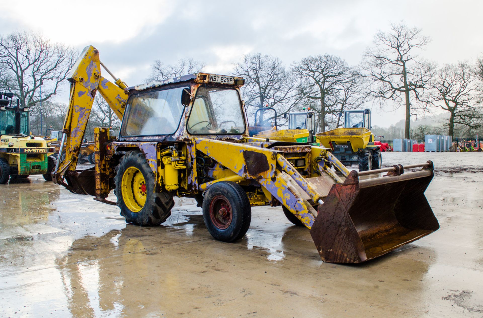 JCB 3C backhoe loader Year: 1975 S/N: 27295 Reg: NBT 829P Recorded Hours: 3855 - Image 2 of 21