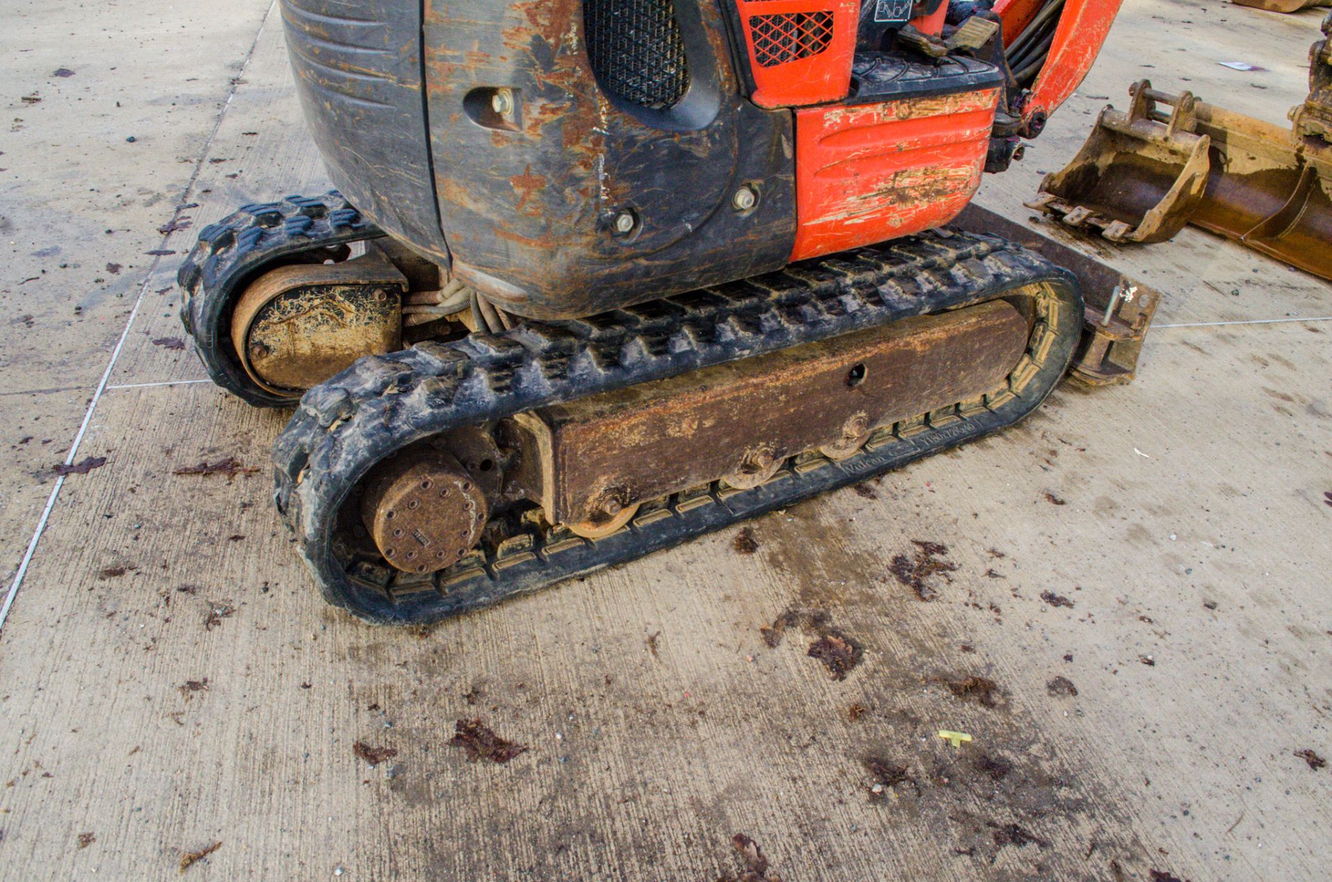 Kubota U10-3 1 tonne rubber tracked micro excavator Year: 2014 S/N: 23167 Recorded Hours: 3249 - Image 9 of 22