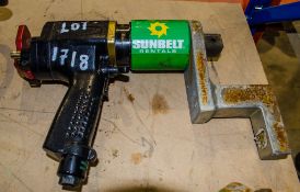 Pneumatic 1 inch drive torque wrench gun A743271