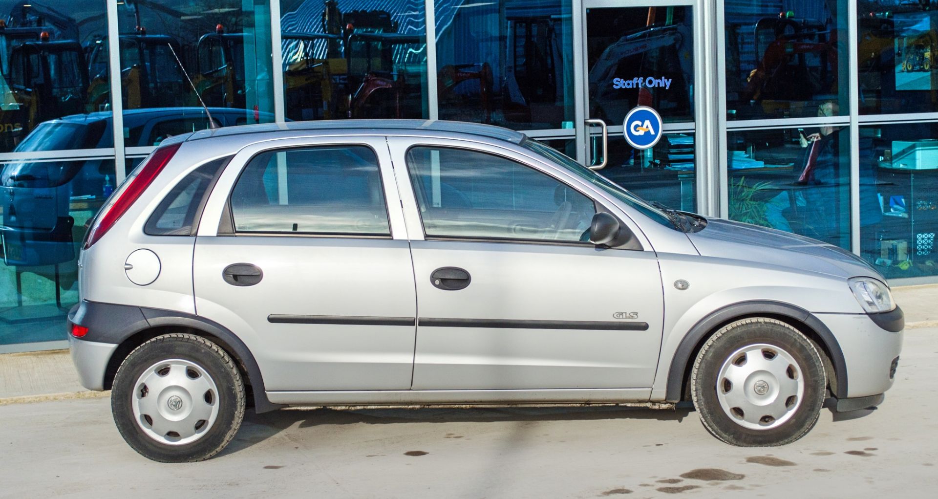 2003 Vauxhall Corsa GLS 16V 1199cc 5 door hatchback - Image 14 of 57