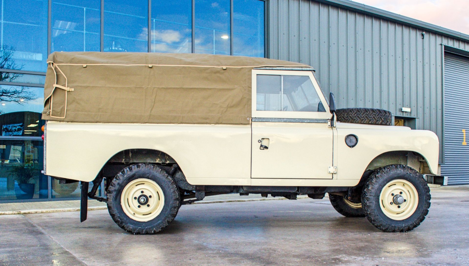 1978 Land Rover Series 3 109 2.25 litre petrol 2 door convertible 4 wheel drive - Image 13 of 48