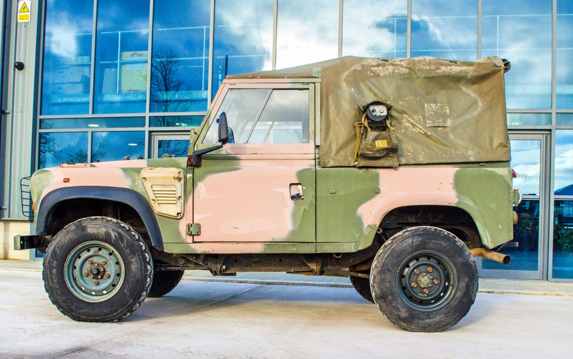 1998 Land Rover Defender 90 WOLF 2,5 litre 300TDI 4 wheel drive utility vehicle Ex MOD - Image 13 of 44