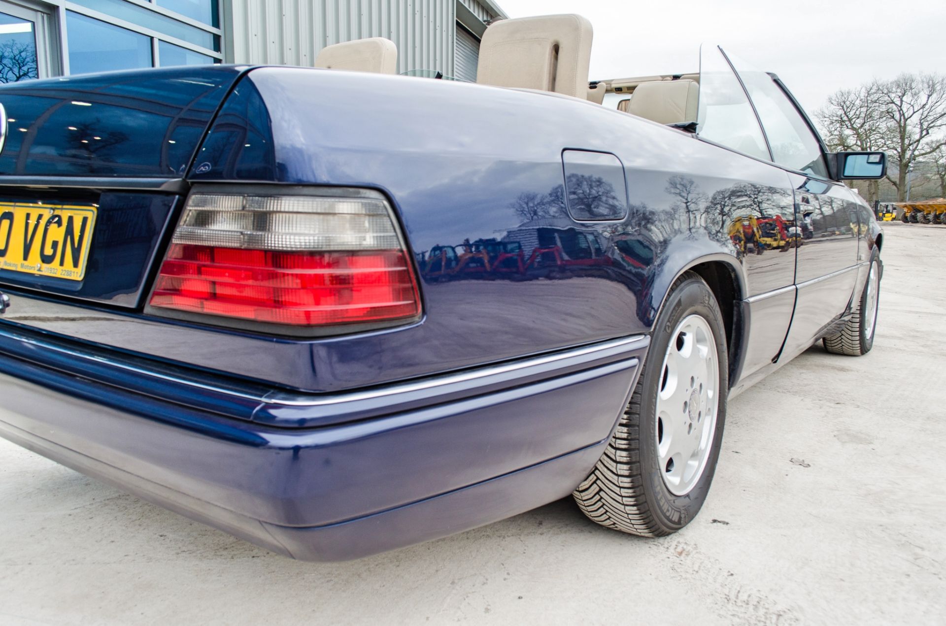 1997 Mercedes E220 2.2 litre 2 door cabriolet - Image 19 of 60