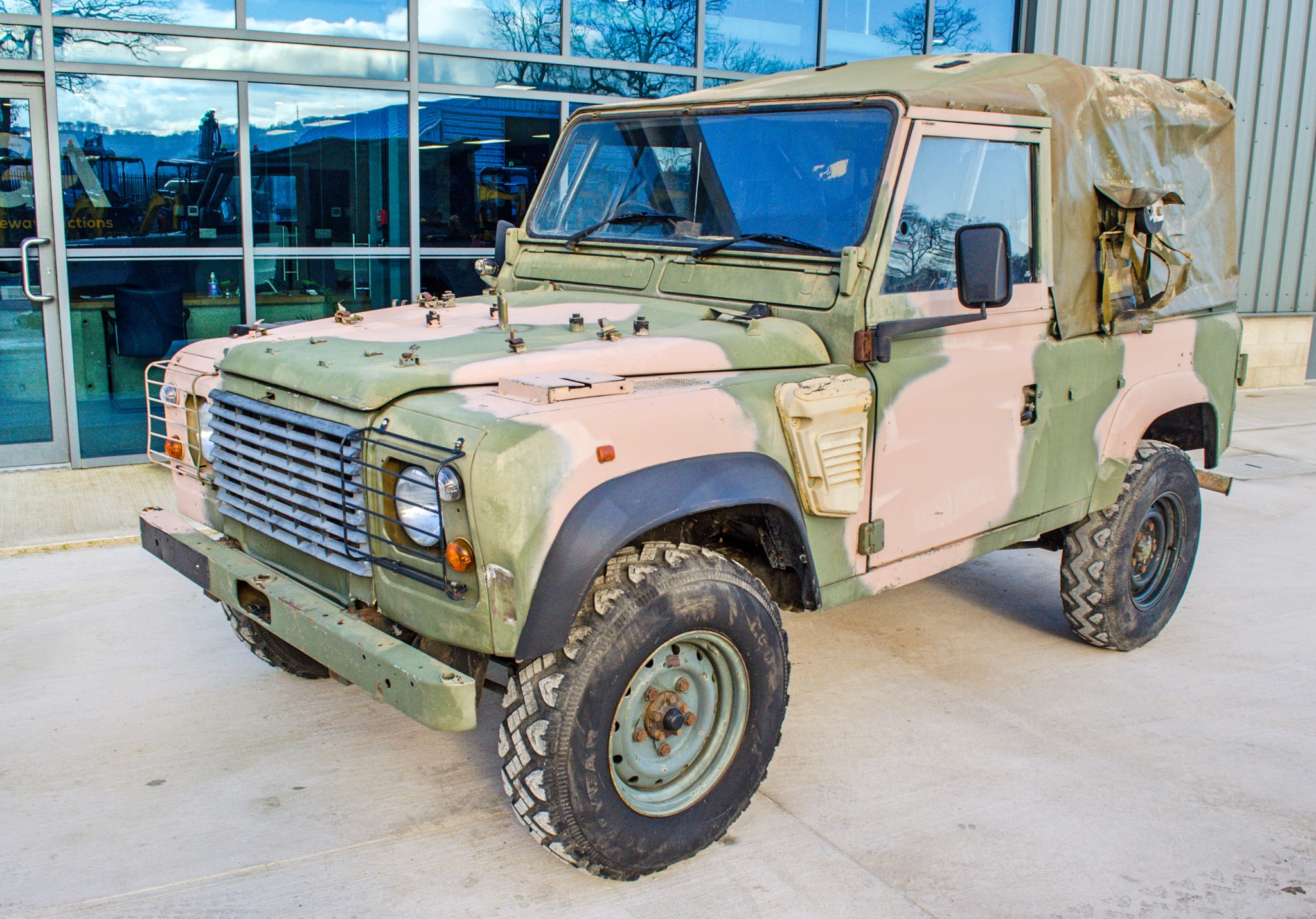 1998 Land Rover Defender 90 WOLF 2,5 litre 300TDI 4 wheel drive utility vehicle Ex MOD - Image 4 of 44