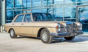 1972 Mercedes Benz 280 SE 3499cc V8 four door saloon