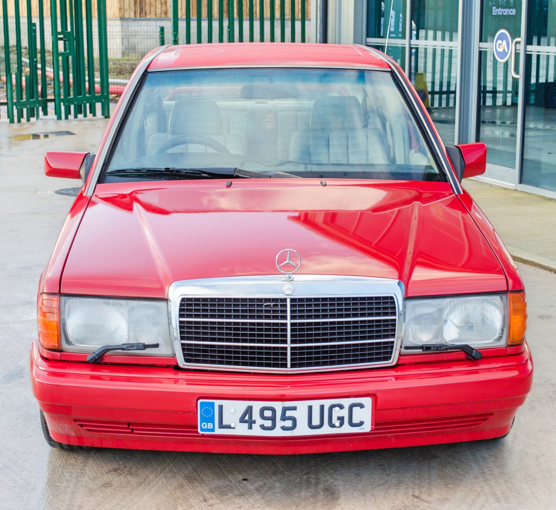 1993 Mercedes-Benz 190E 2.6 Litre 4 door salon - Image 10 of 52