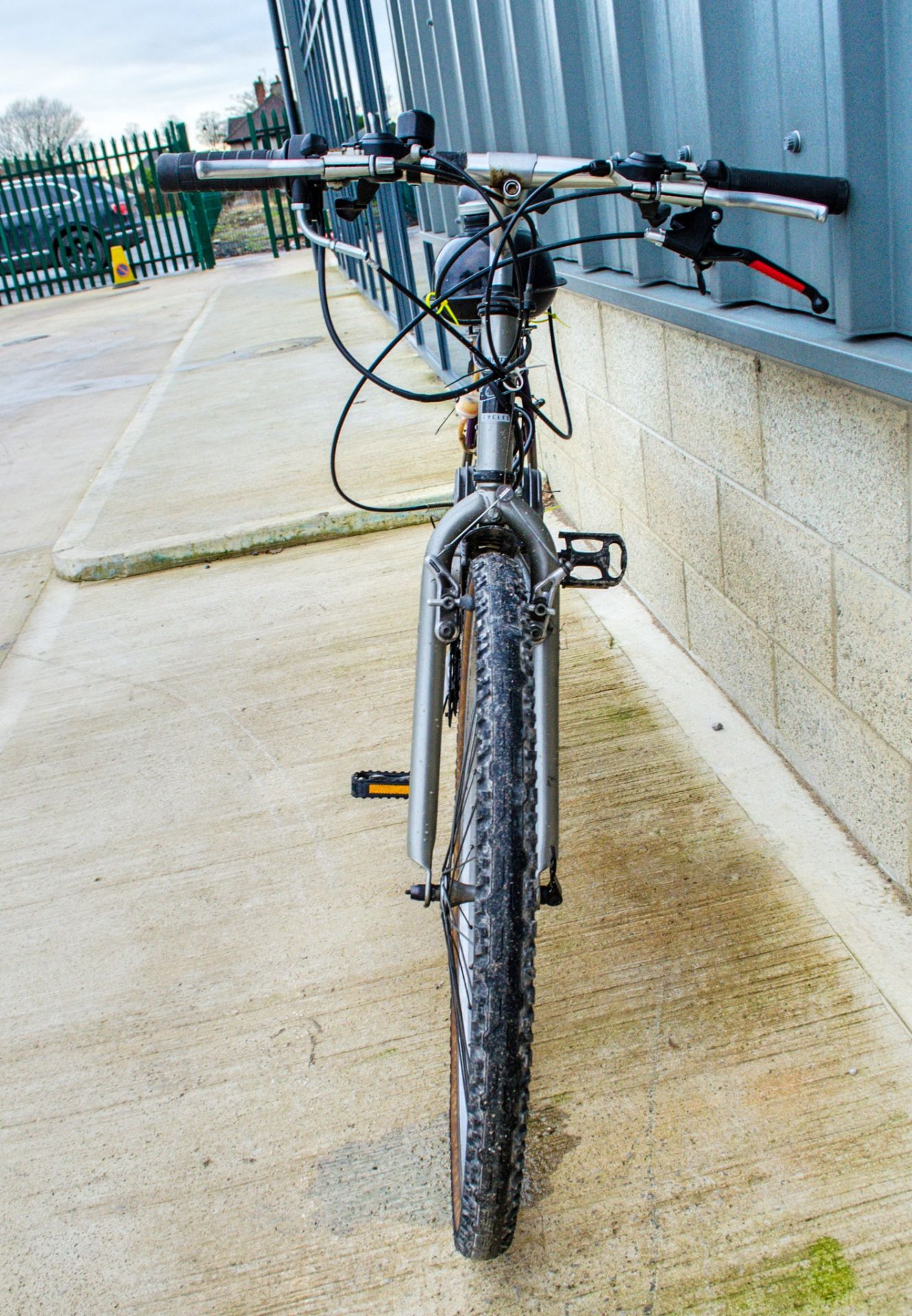 Adults mountain bike with petrol engine conversion - Image 5 of 7