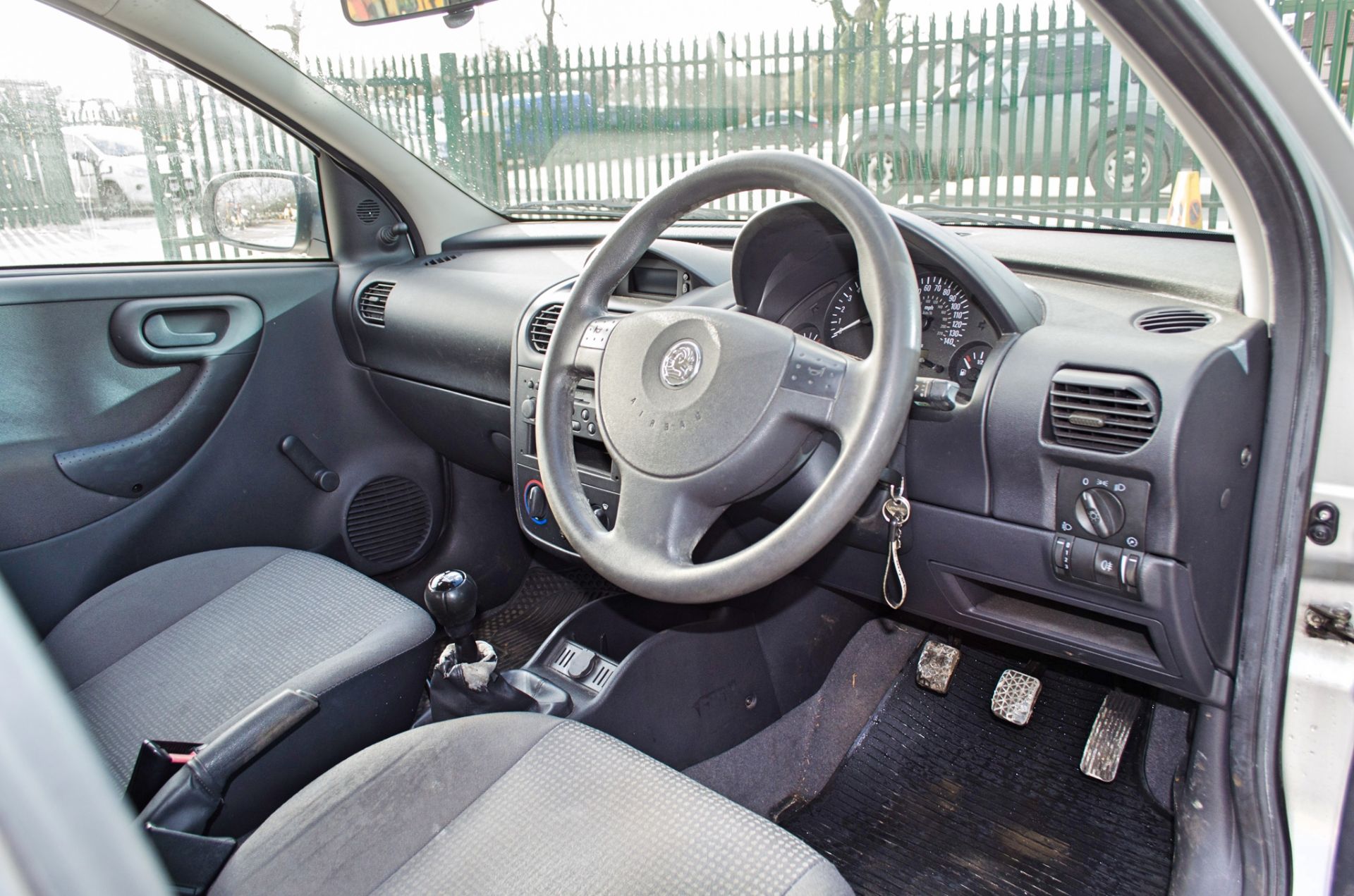 2003 Vauxhall Corsa GLS 16V 1199cc 5 door hatchback - Image 32 of 57