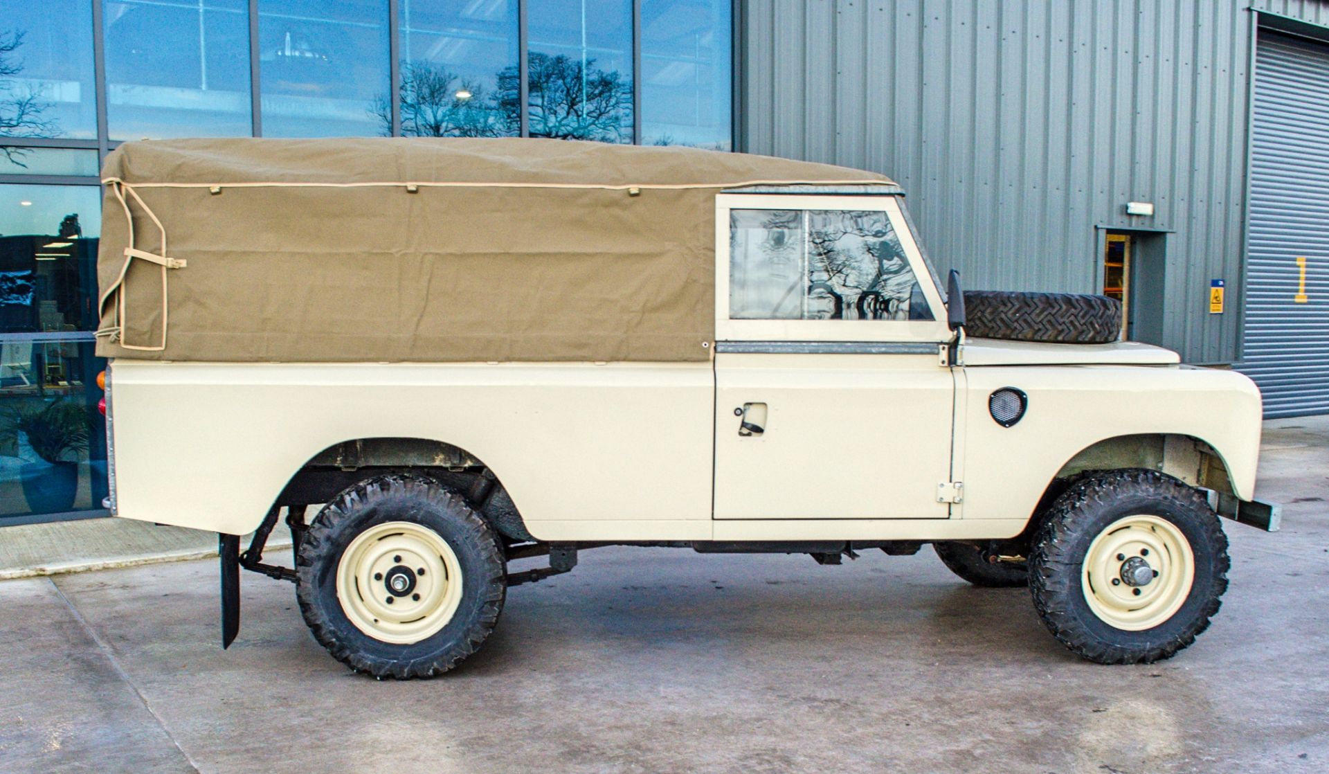 1978 Land Rover Series 3 109 2.25 litre petrol 2 door convertible 4 wheel drive - Image 14 of 48