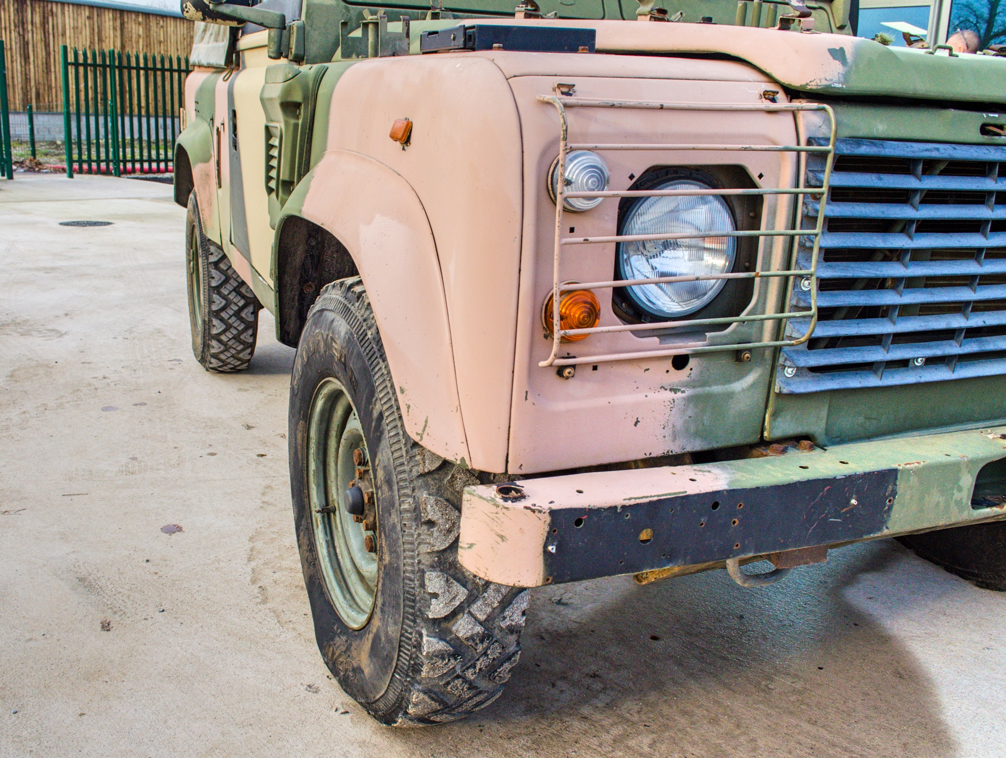 1998 Land Rover Defender 90 WOLF 2,5 litre 300TDI 4 wheel drive utility vehicle Ex MOD - Image 16 of 44