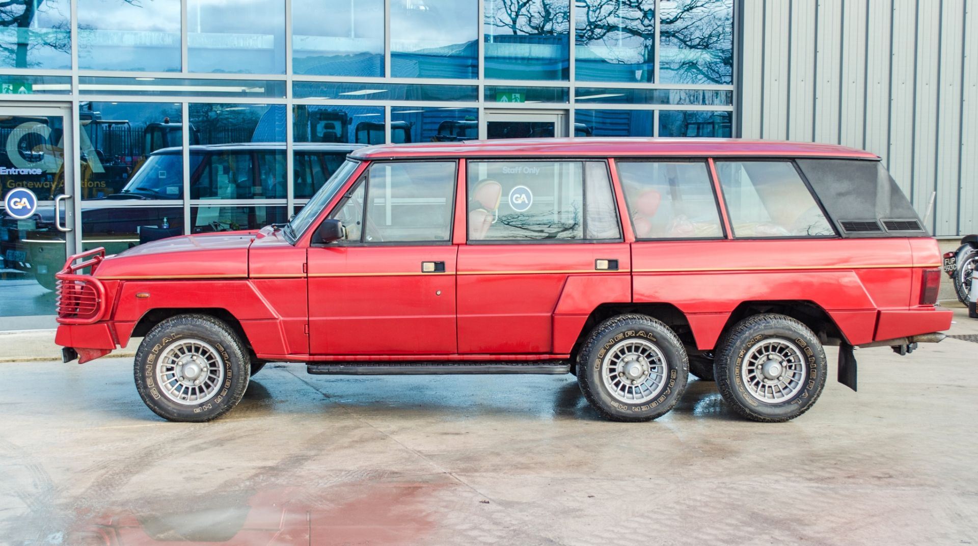 1985 Range Rover Glenfrome 3947cc V8 6-wheel 4 Door 4-wheel drive - Image 16 of 58