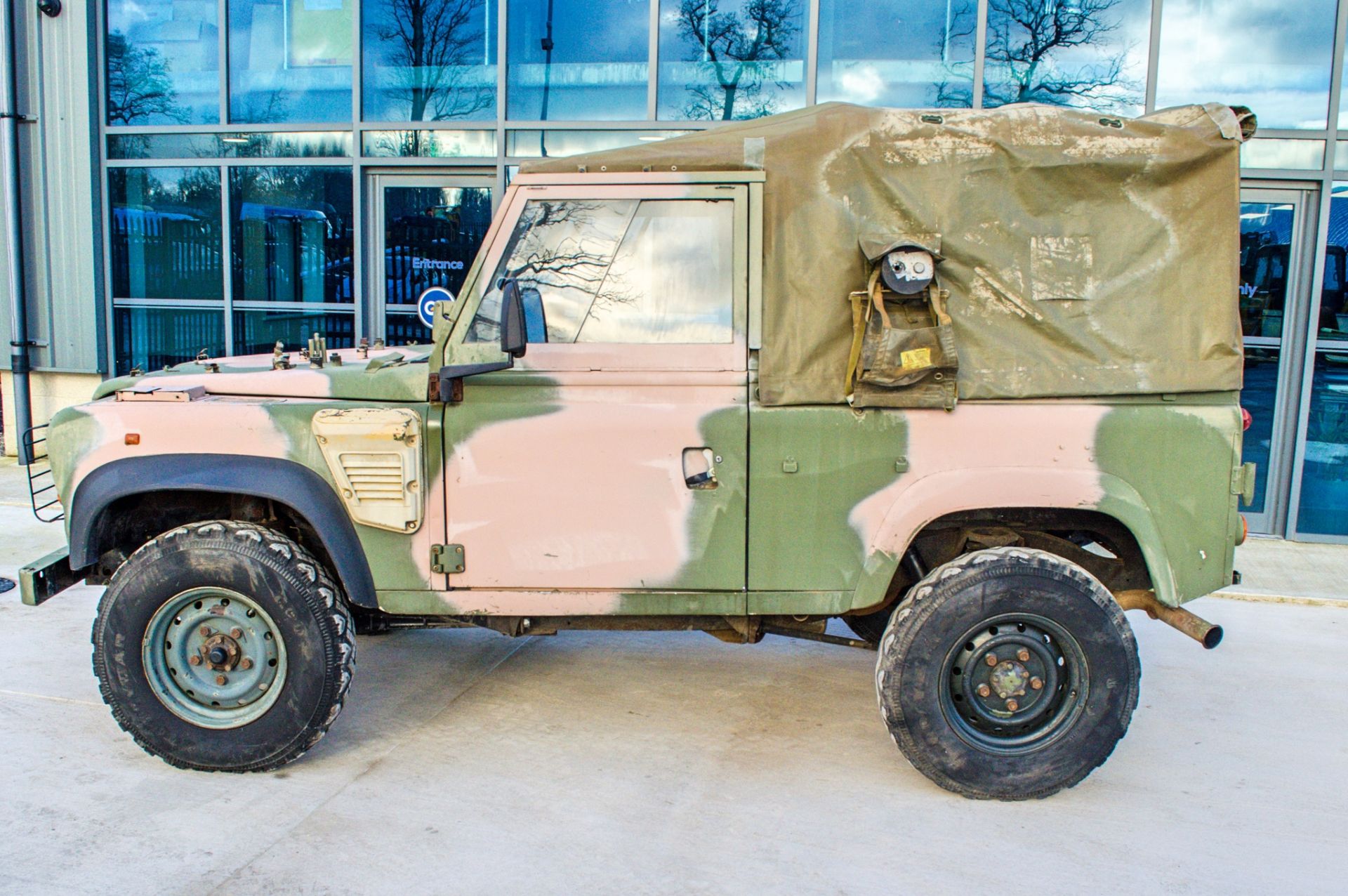 1998 Land Rover Defender 90 WOLF 2,5 litre 300TDI 4 wheel drive utility vehicle Ex MOD - Image 14 of 44