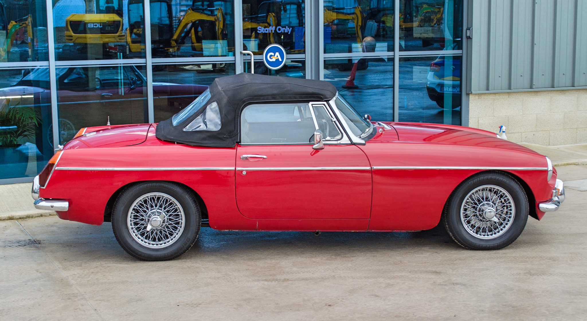 1972 MG B Roadster 1798 cc convertible - Image 14 of 54