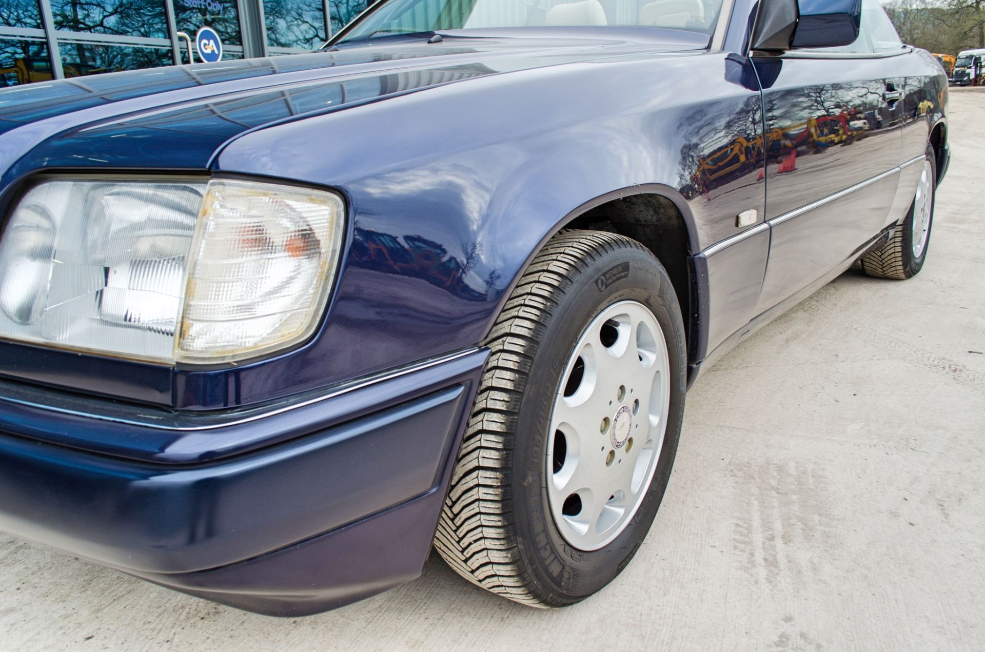 1997 Mercedes E220 2.2 litre 2 door cabriolet - Image 21 of 60