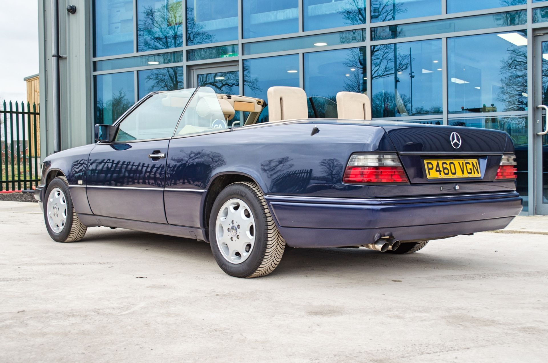 1997 Mercedes E220 2.2 litre 2 door cabriolet - Image 7 of 60