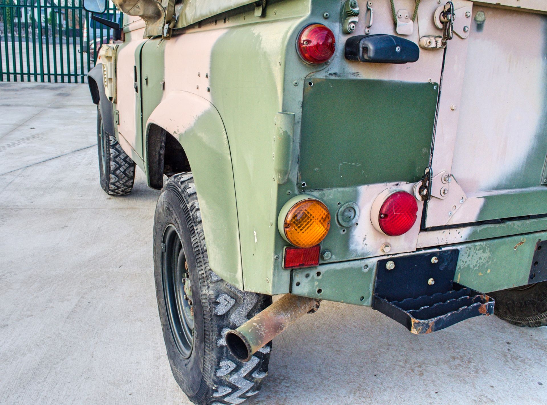 1998 Land Rover Defender 90 WOLF 2,5 litre 300TDI 4 wheel drive utility vehicle Ex MOD - Image 19 of 44