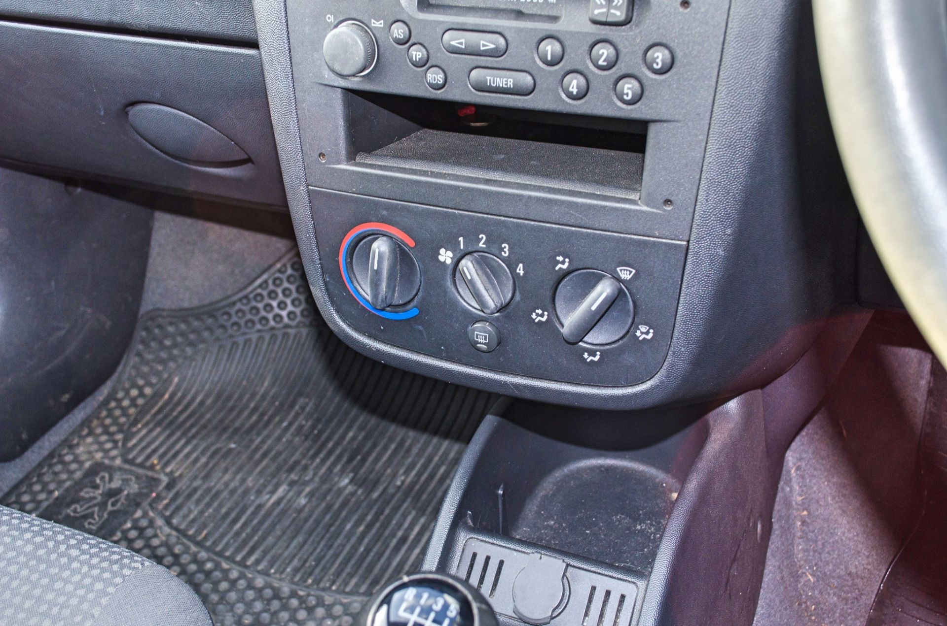 2003 Vauxhall Corsa GLS 16V 1199cc 5 door hatchback - Image 43 of 57