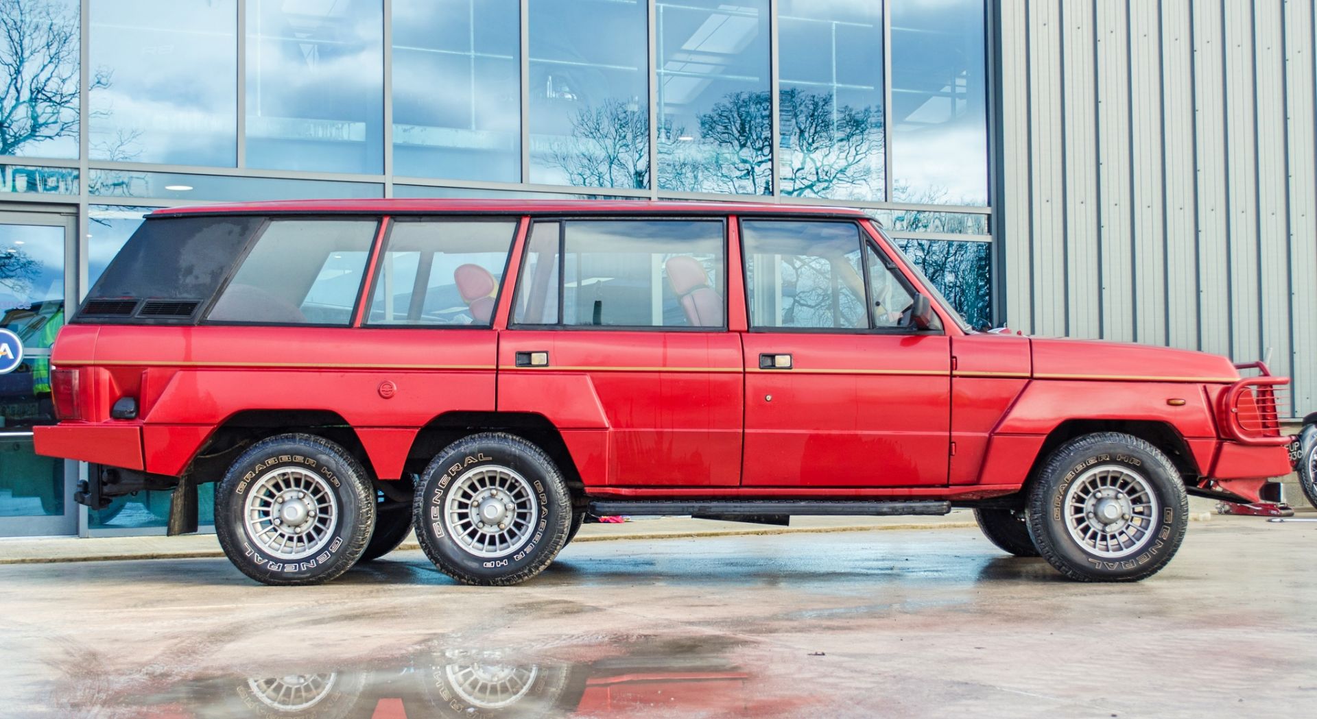 1985 Range Rover Glenfrome 3947cc V8 6-wheel 4 Door 4-wheel drive - Image 13 of 58