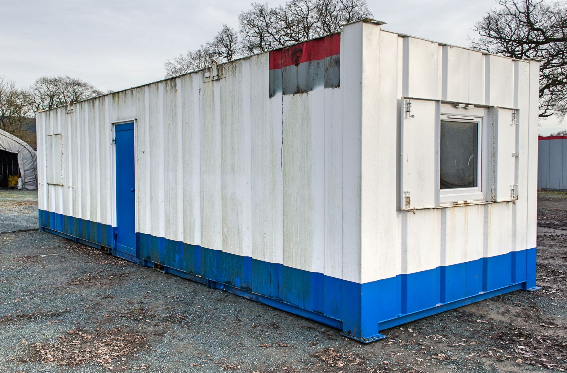 32 ft x 9 ft steel anti vandal canteen site unit c/w keys GT33118 - Image 3 of 6