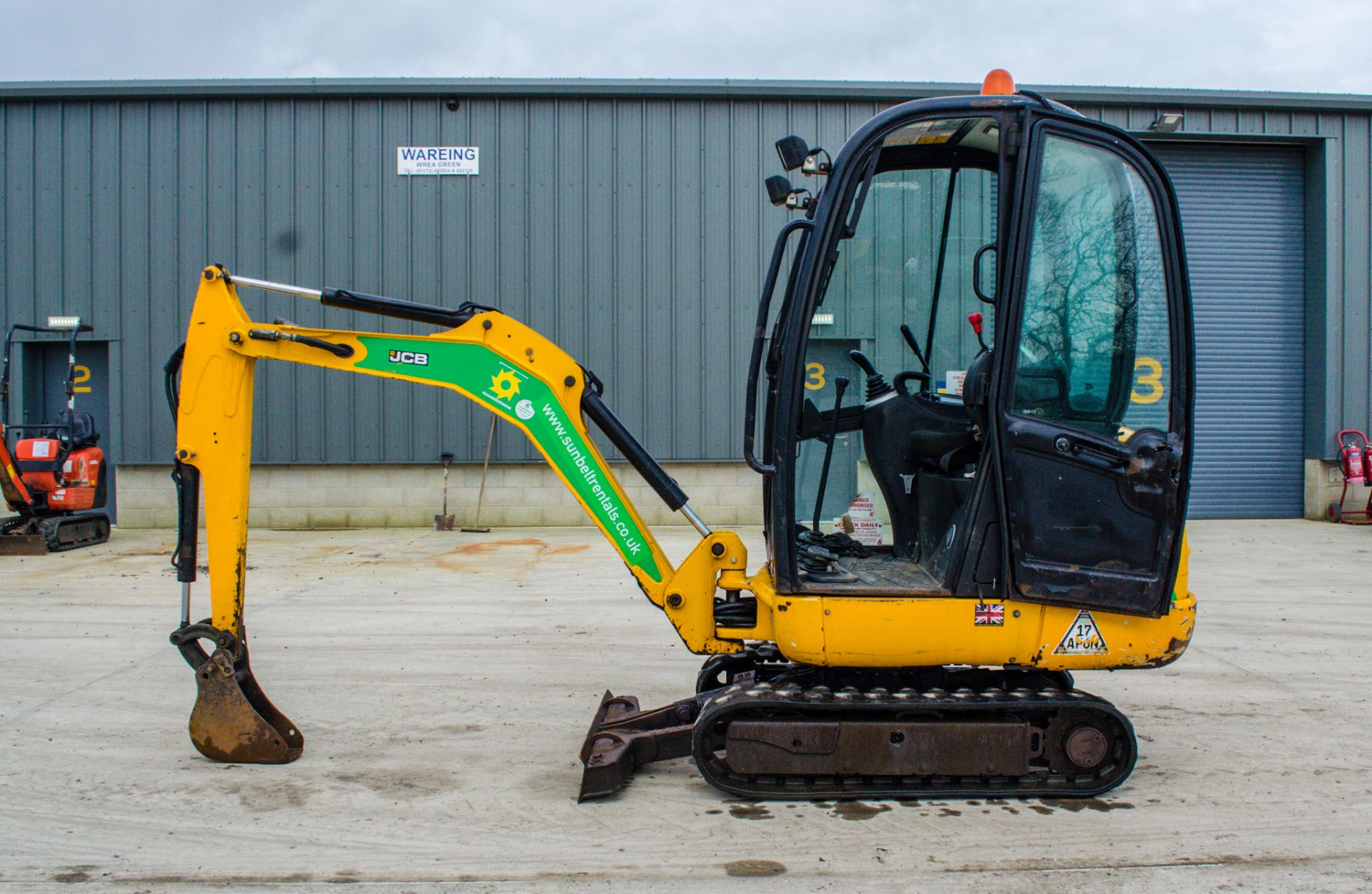 JCB 8018 CTS 1.8 tonne rubber tracked mini excavator Year: 2016  S/N: 2497621 Recorded Hours: 1992 - Image 8 of 22